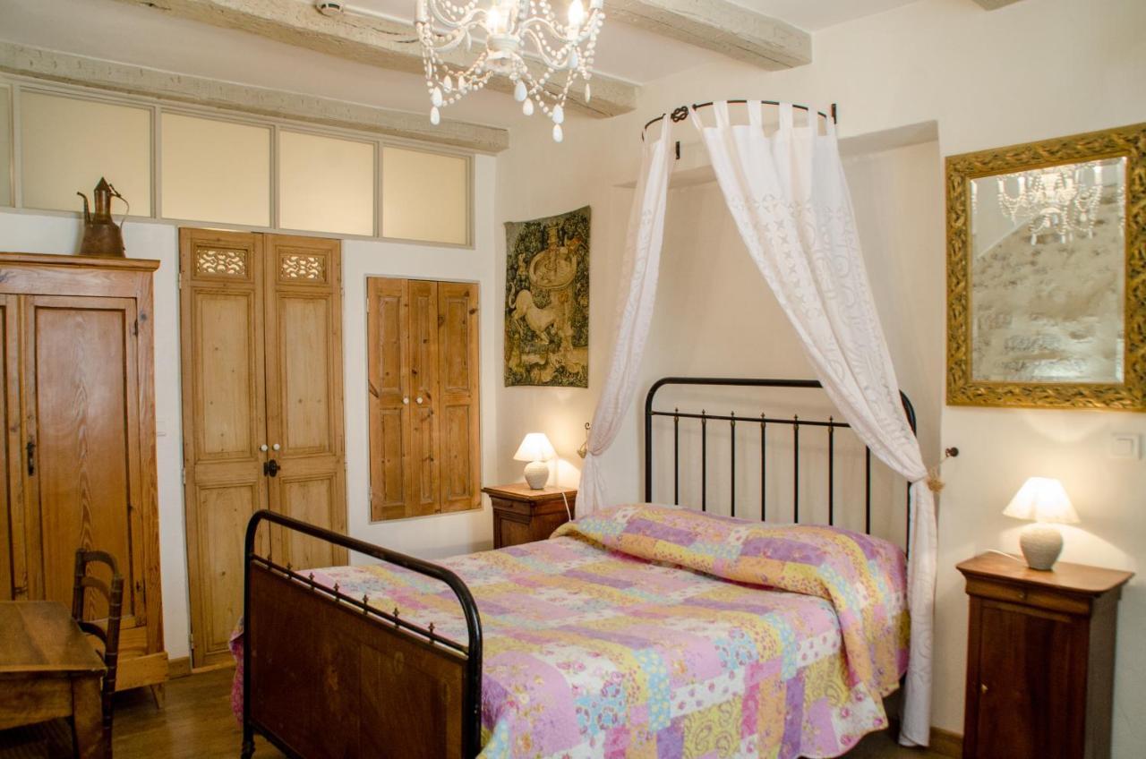 Hotel Les Remparts Венаск Екстериор снимка