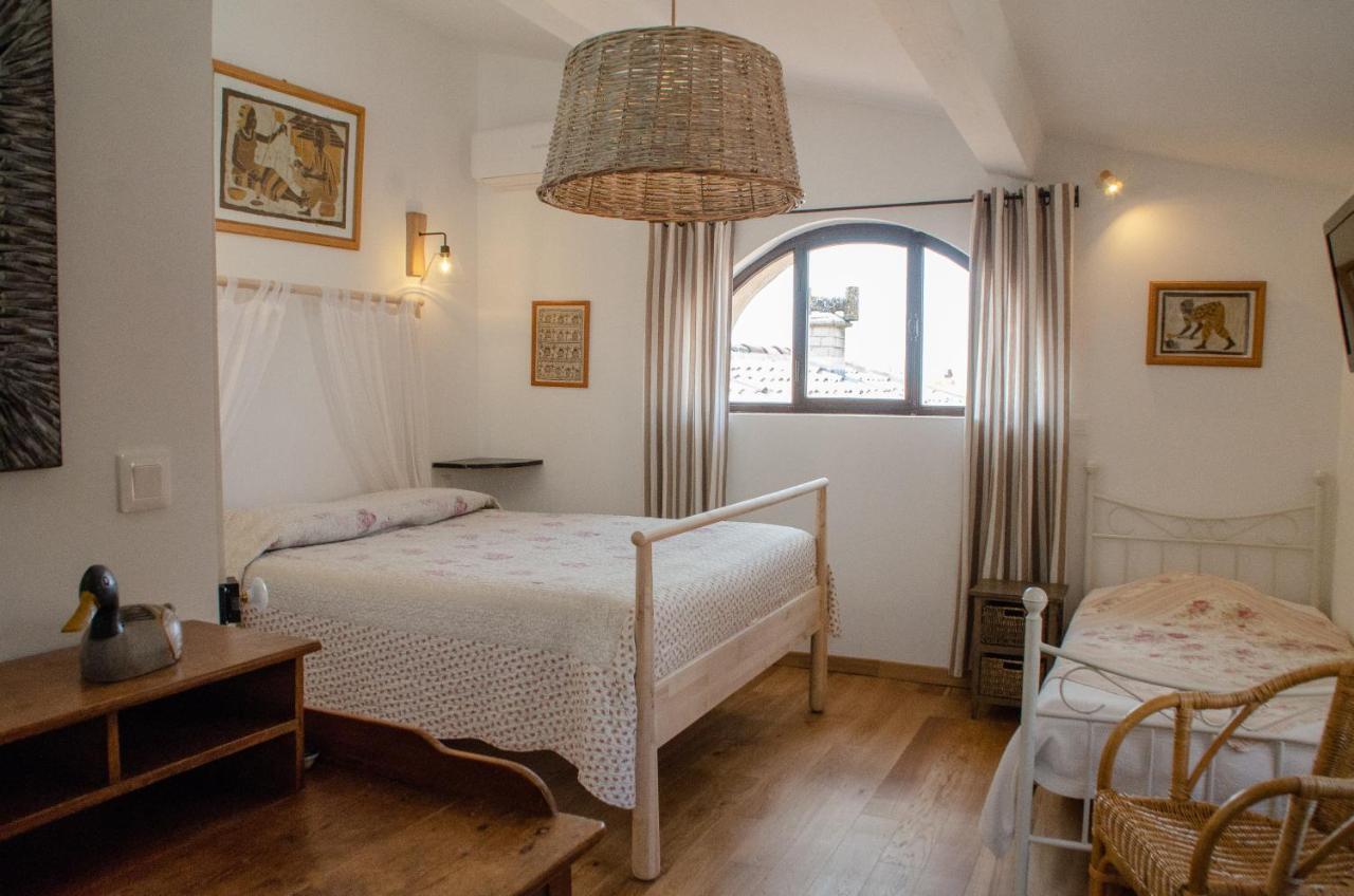 Hotel Les Remparts Венаск Екстериор снимка